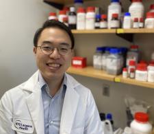 Dr. Peter Yu in the laboratory