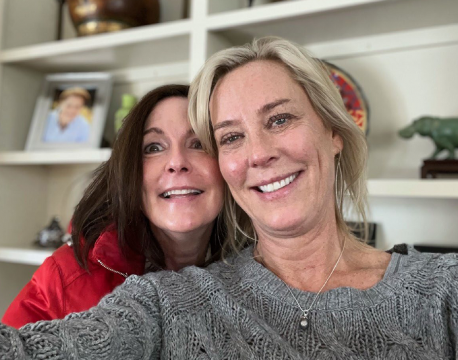 From left to right: Molly and Martha next to each other taking a selfie.